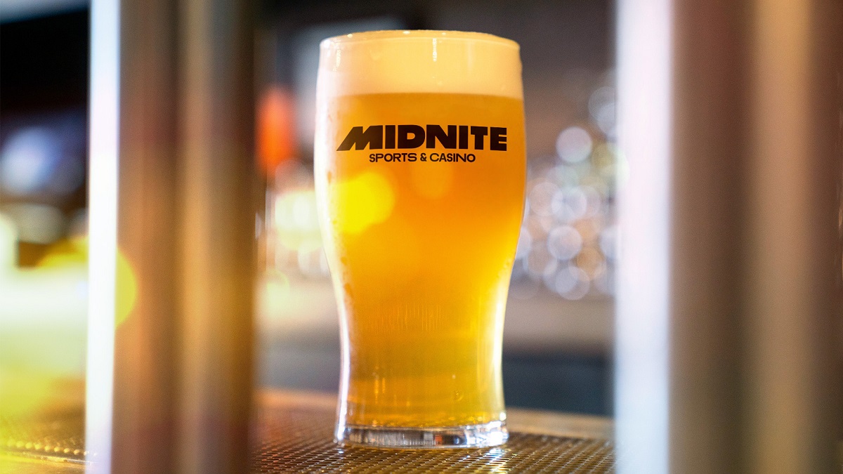 Midnite creates free limited-edition beer for fans to enjoy at World Snooker Championship
